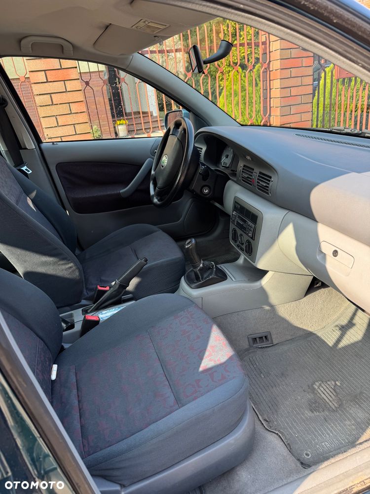 Skoda Octavia 1.6 GLX - 9