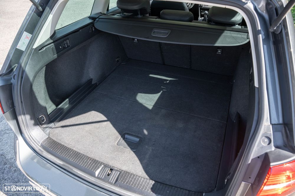 VW Passat Variant 1.6 TDI Highline - 23