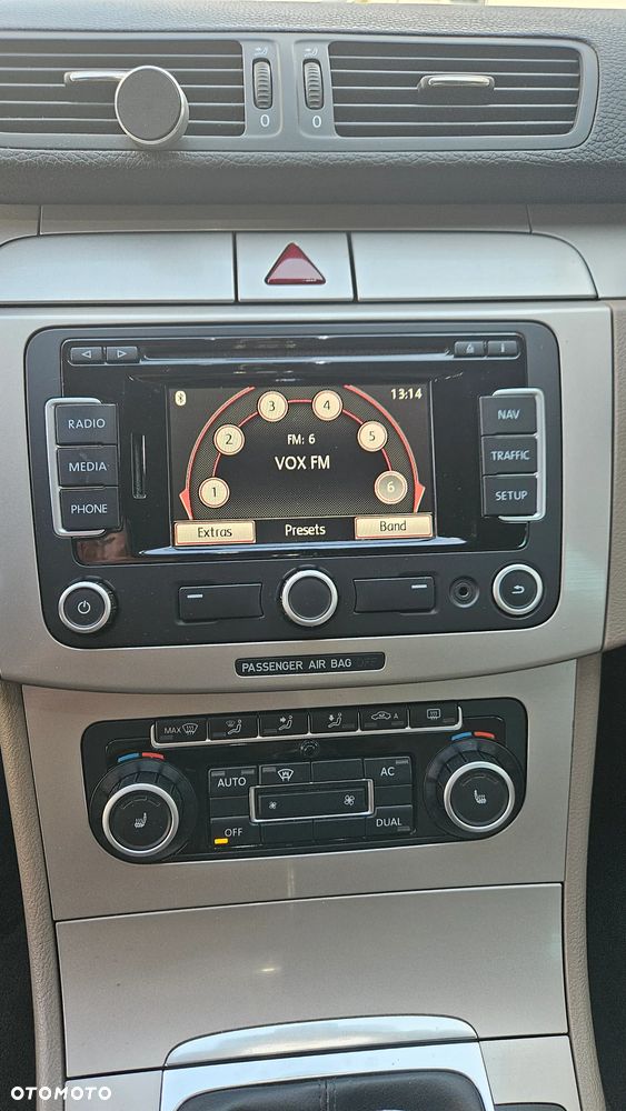 Volkswagen Passat 2.0 TDI Comfortline R-Style - 23