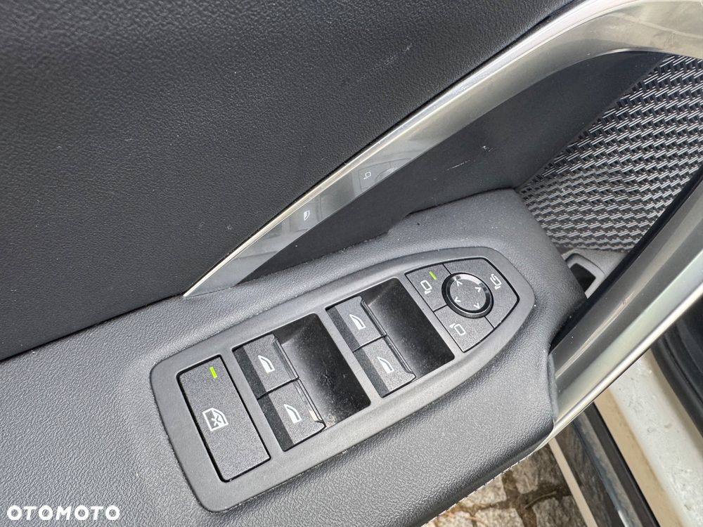 BMW iX1 xDrive30 66.5kWh xLine - 18