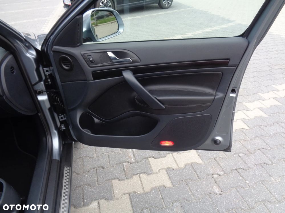 Skoda Octavia 2.0 TDI CR DPF RS - 32