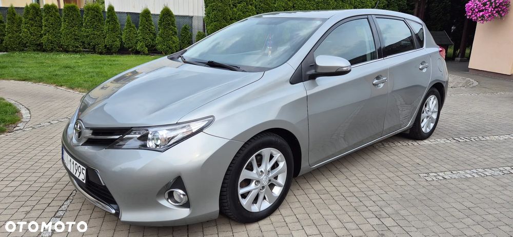 Toyota Auris 2.0 D-4D Life - 2
