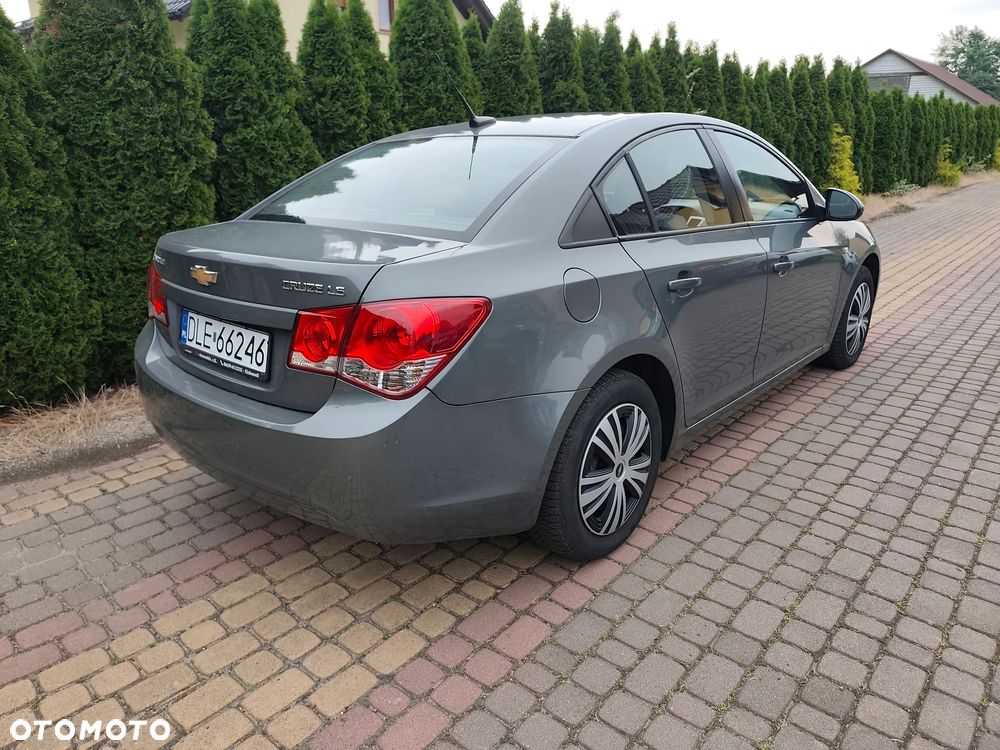 Chevrolet Cruze 1.6 - 5
