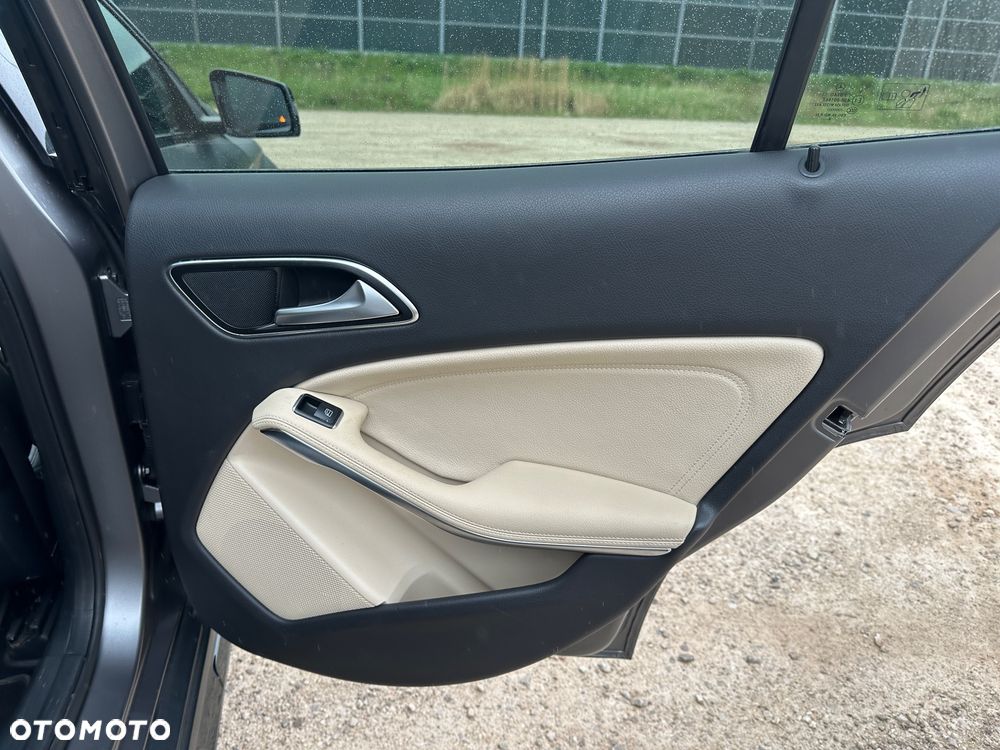 Mercedes-Benz GLA AMG 45 4Matic AMG Speedshift 7G-DCT - 26