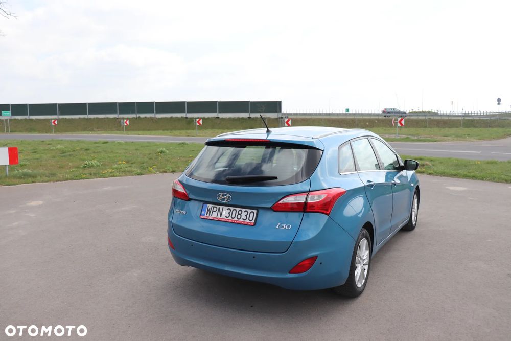 Hyundai i30 i30cw 1.6 CRDi Intro Edition - 8