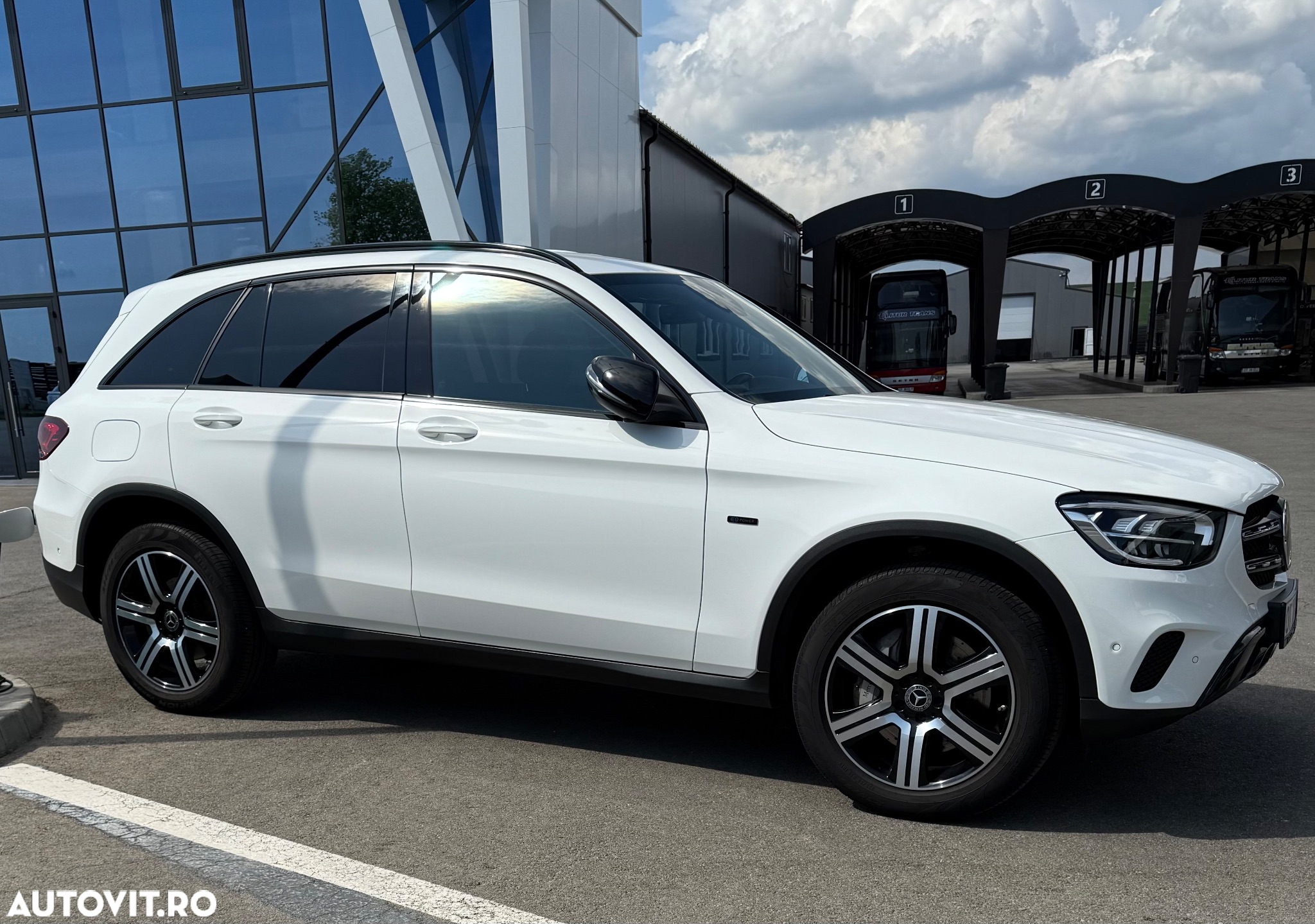 Mercedes-Benz GLC 300 e 4Matic 9G-TRONIC Exclusive - 2