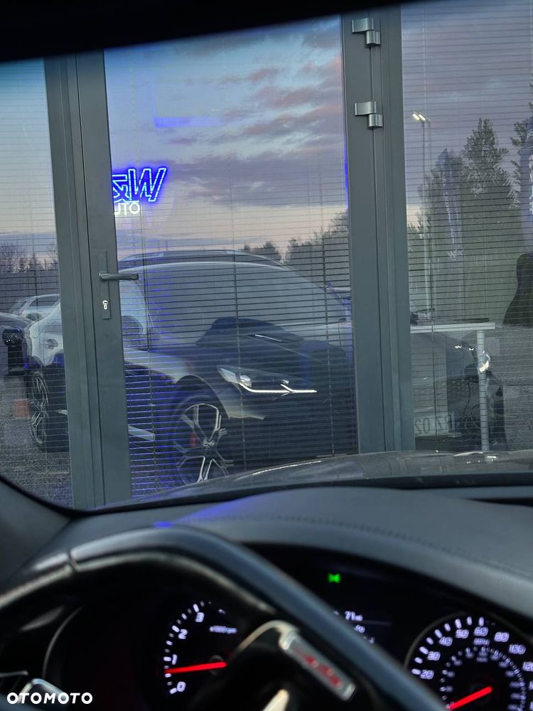 Kia Stinger - 25