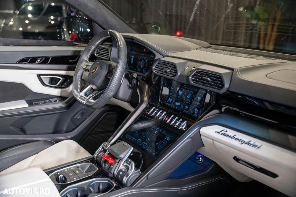 Lamborghini URUS - 28