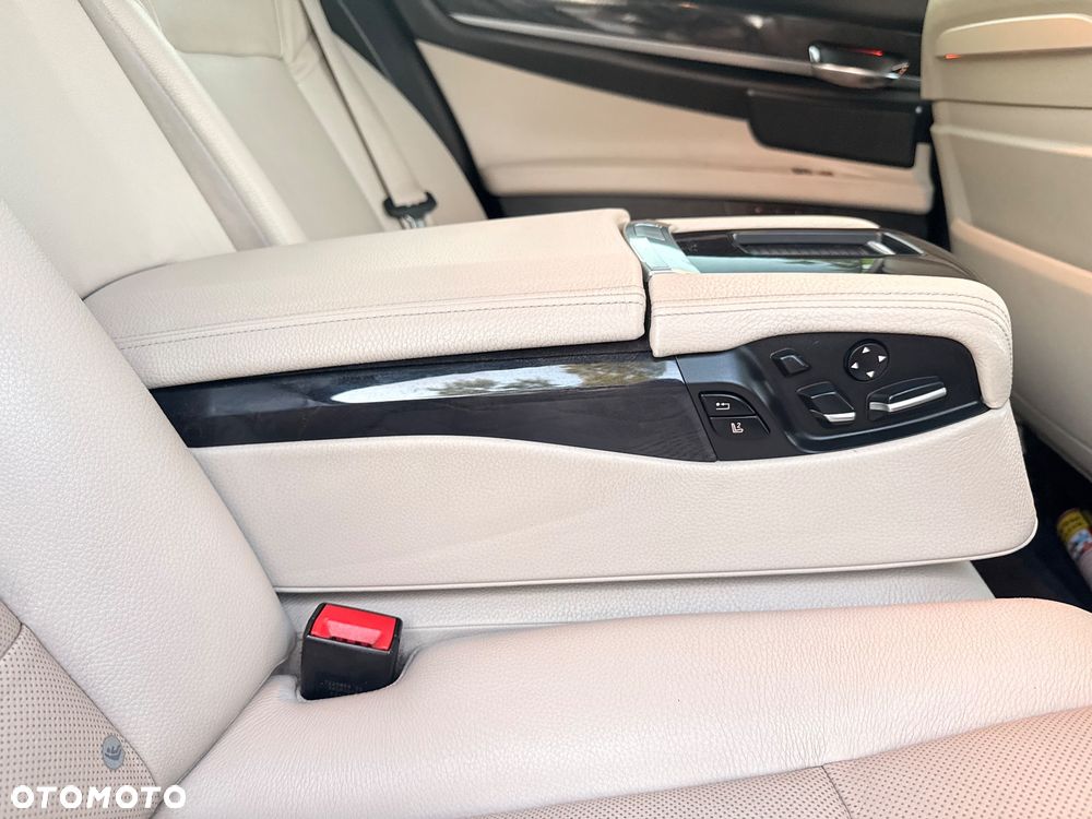 BMW Seria 7 730d - 27