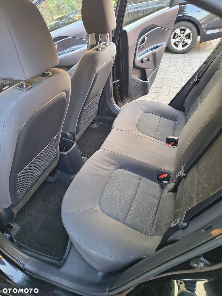 Kia Rio 1.4 M - 17