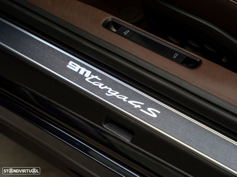 Porsche 911 (992) - 14