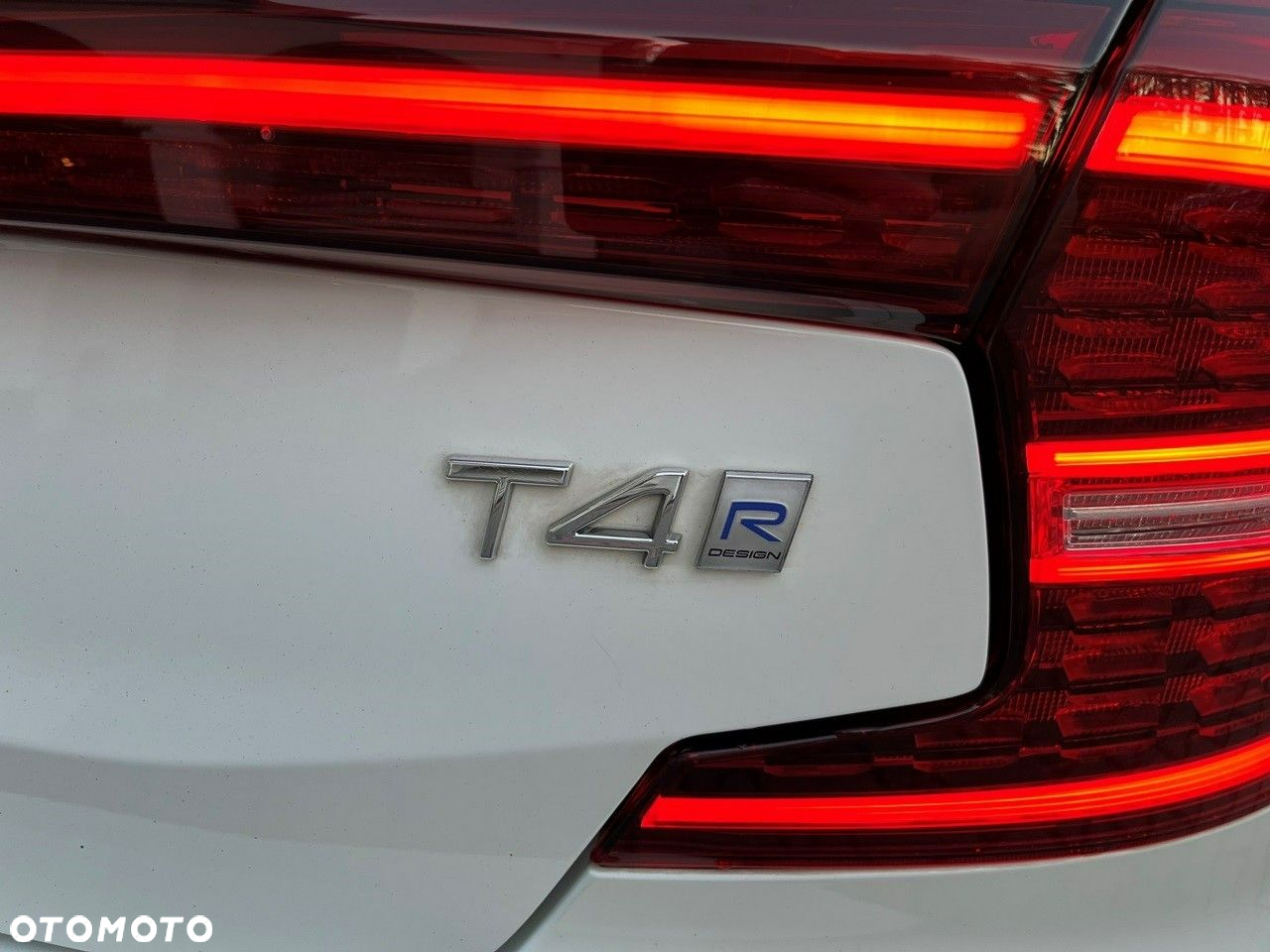 Volvo S60 T4 R-Design - 6