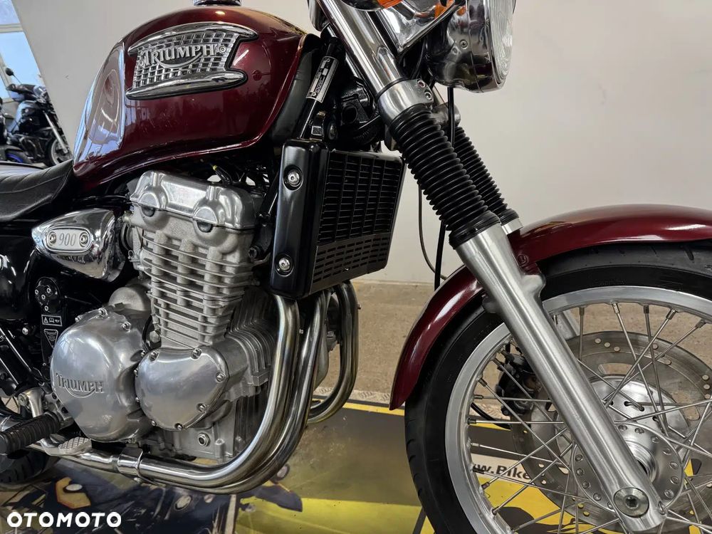 Triumph Thunderbird - 9