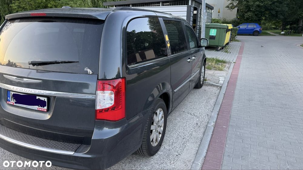 Chrysler Town & Country - 4