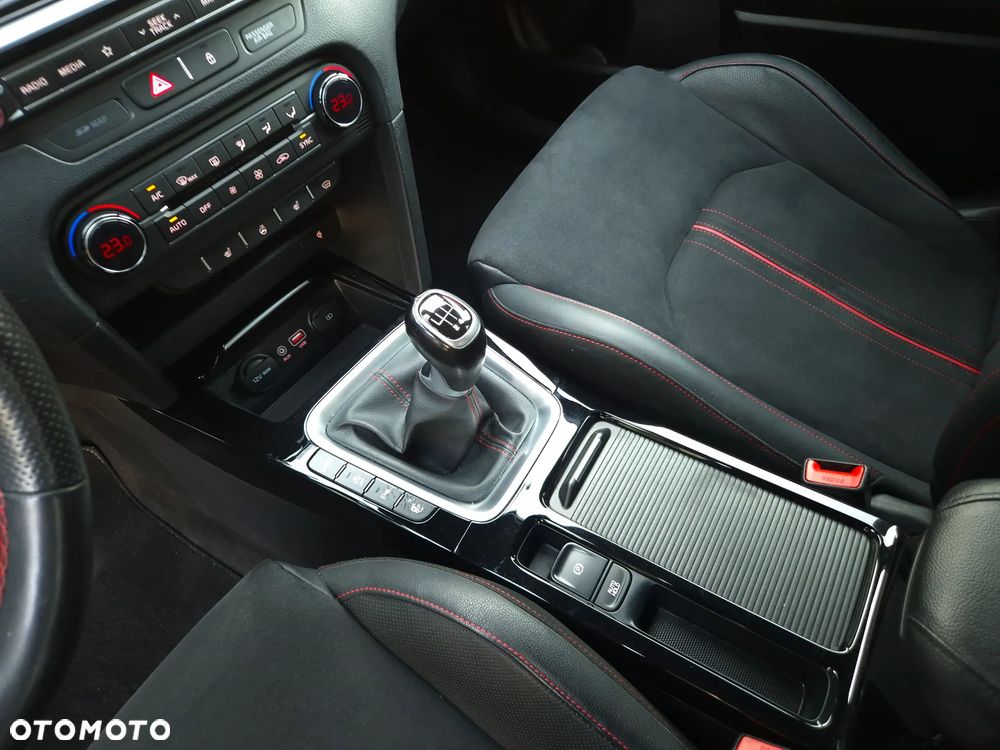 Kia Ceed 1.6 T-GDI GT - 15