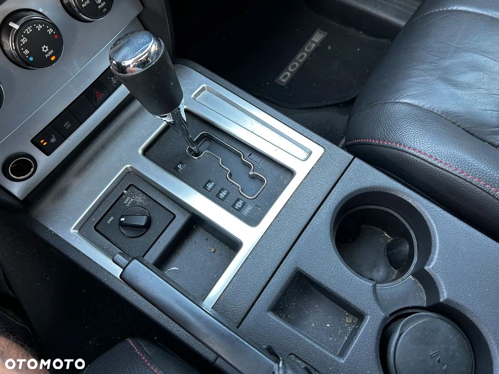 Dodge Nitro - 23