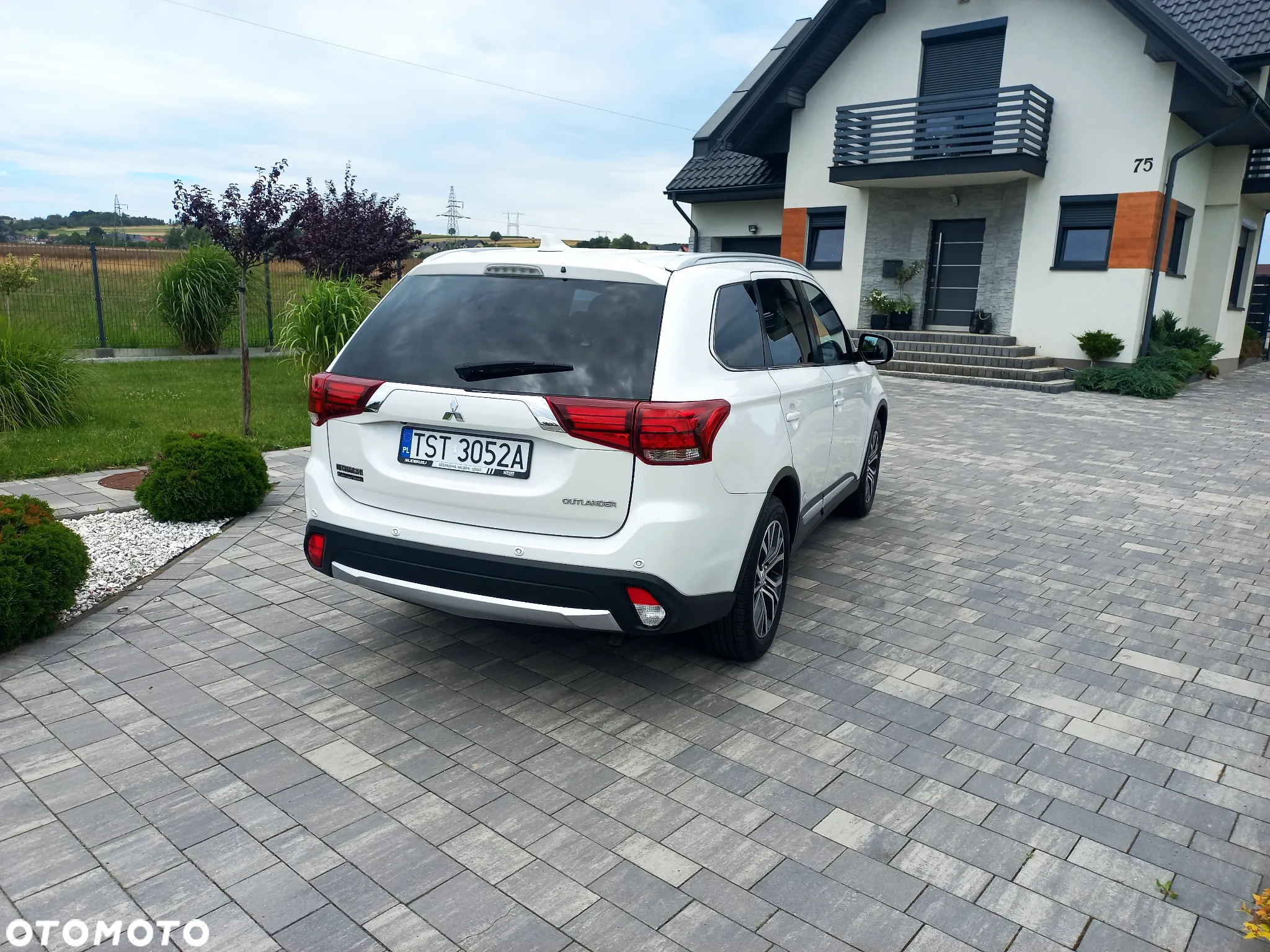 Mitsubishi Outlander 2.0 Intense + Navi 4WD CVT - 26