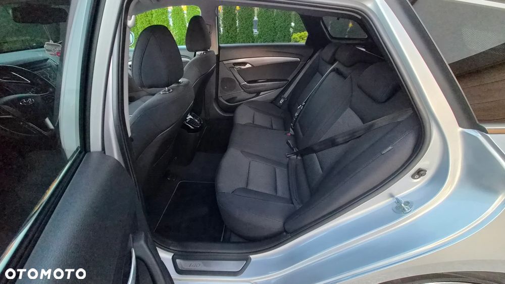 Hyundai i40 1.6 GDI Comfort + - 24