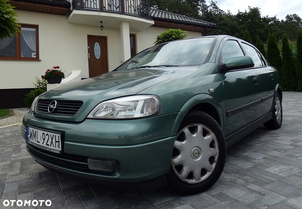 Opel Astra 1.6 Sportive - 11