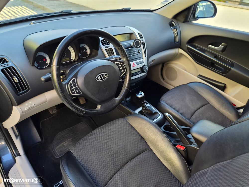 Kia Ceed - 10