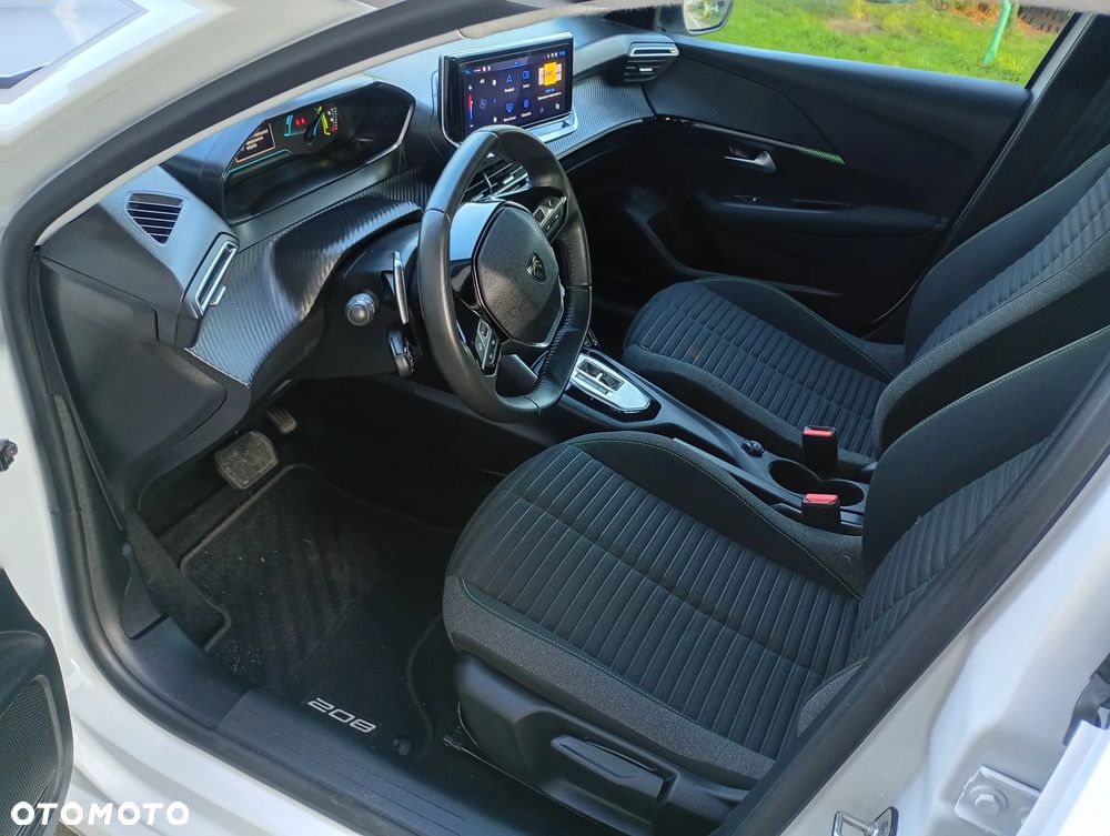 Peugeot 208 - 10