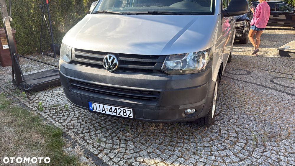 Volkswagen Caravelle - 1