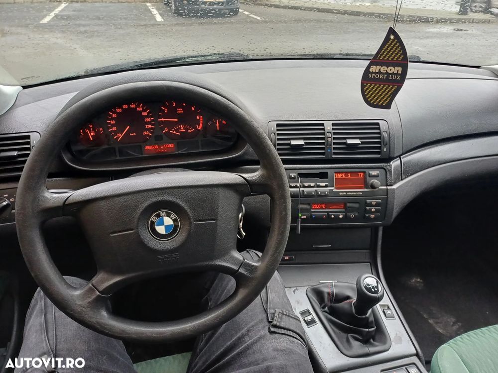 BMW Seria 3 318i - 4