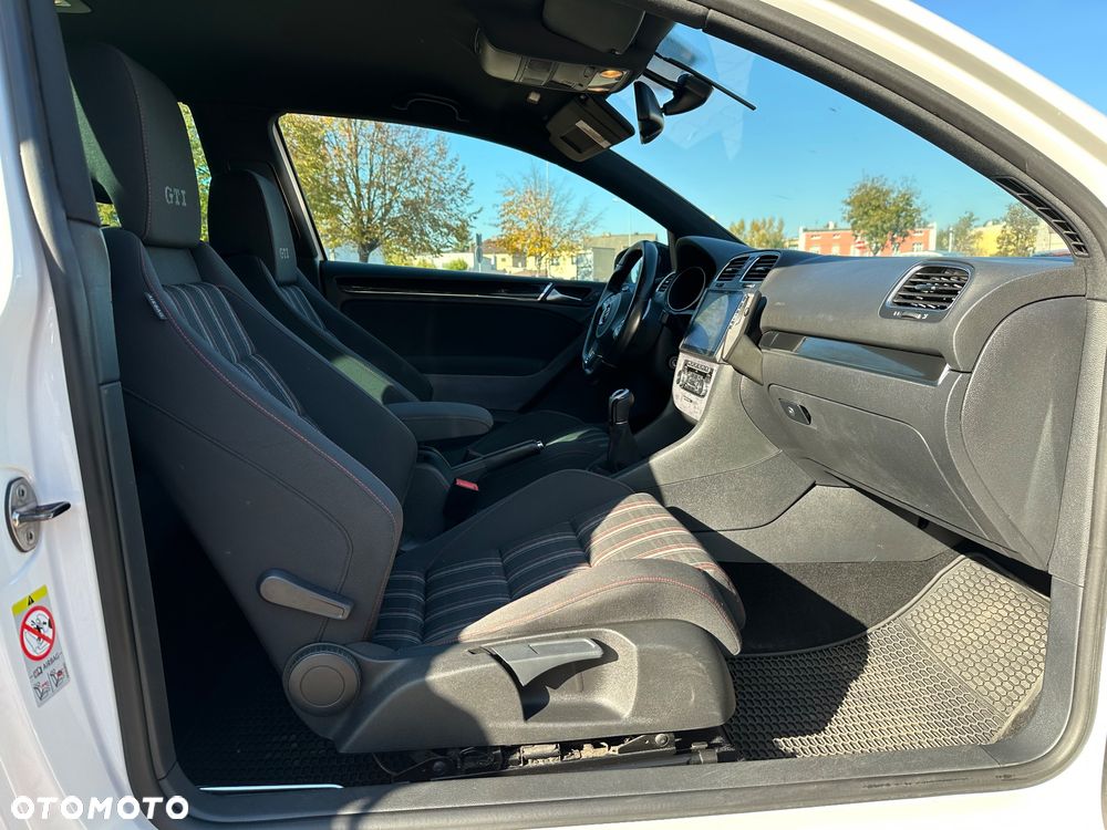 Volkswagen Golf VI 2.0 TSI GTI - 34