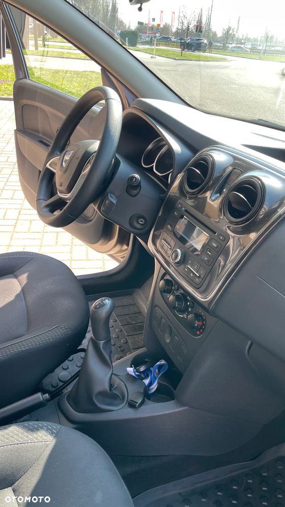 Dacia Logan 1.2 16V Laureate - 11