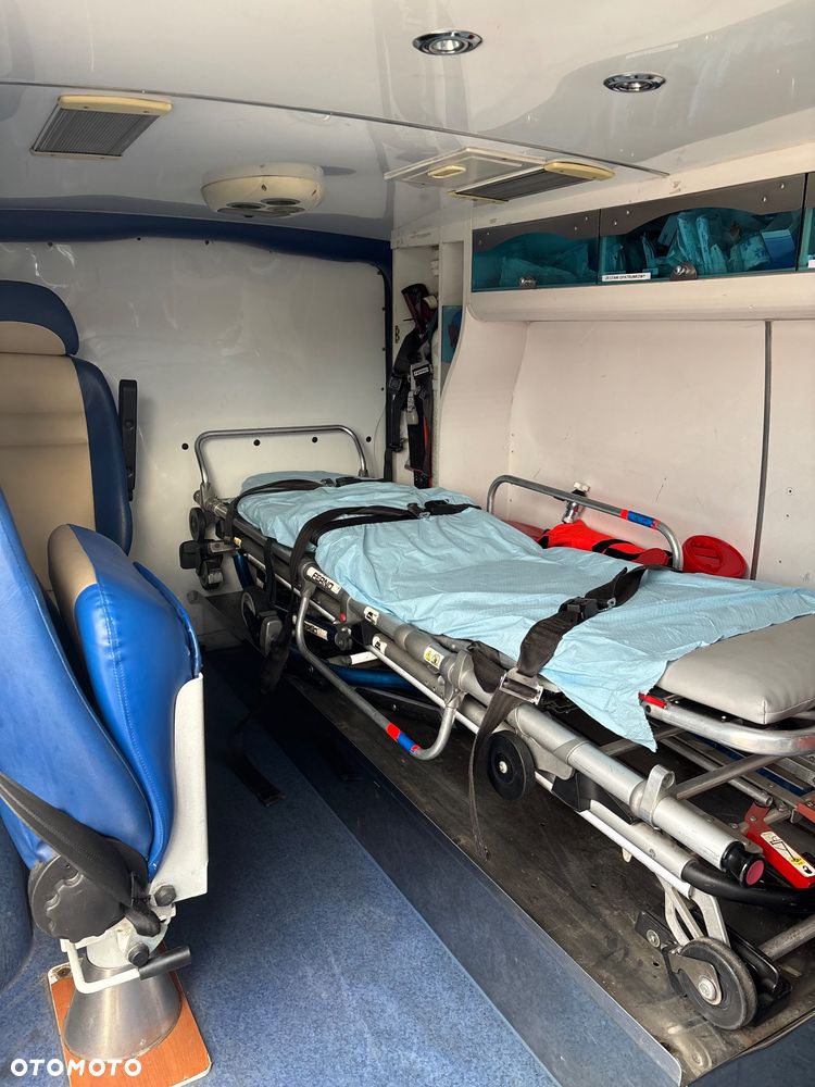 Mercedes-Benz VITO Ambulans - 11