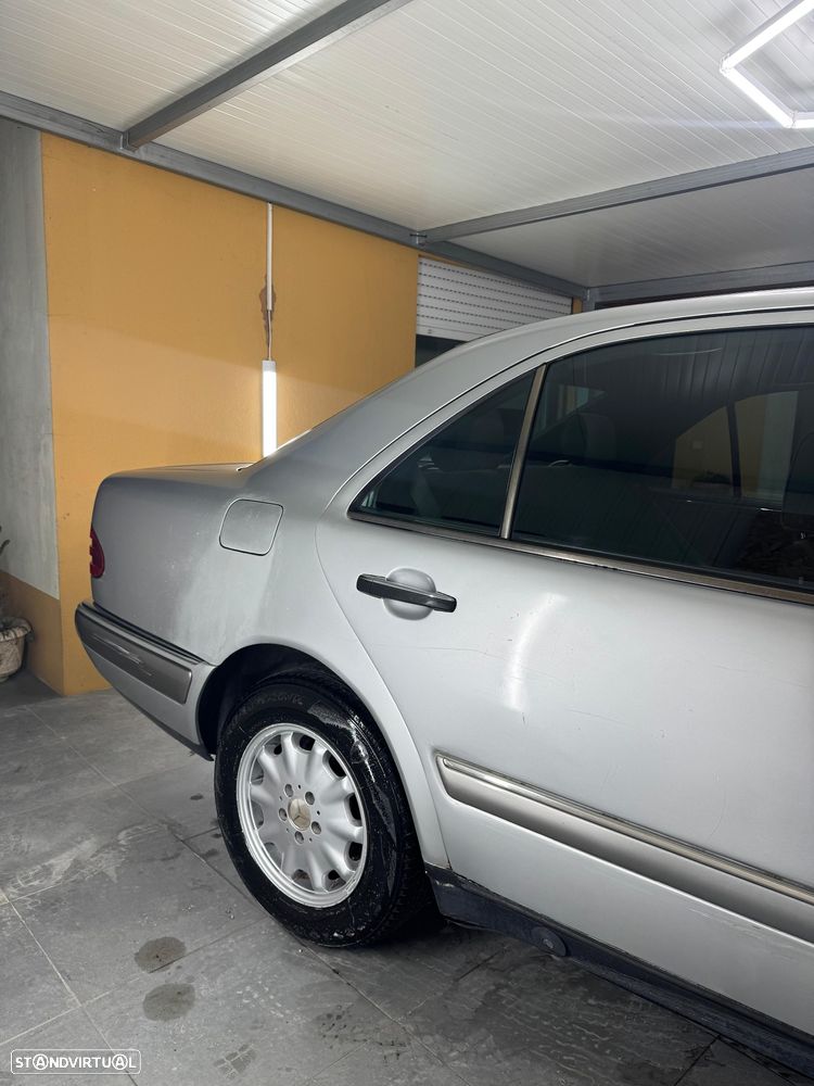 Mercedes-Benz E 250 TD Classic - 5
