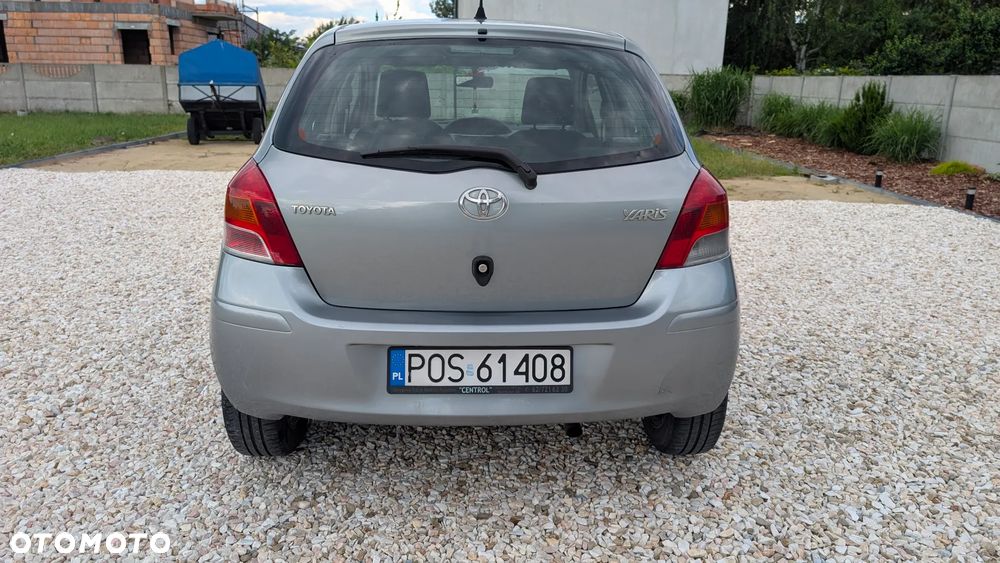 Toyota Yaris - 10