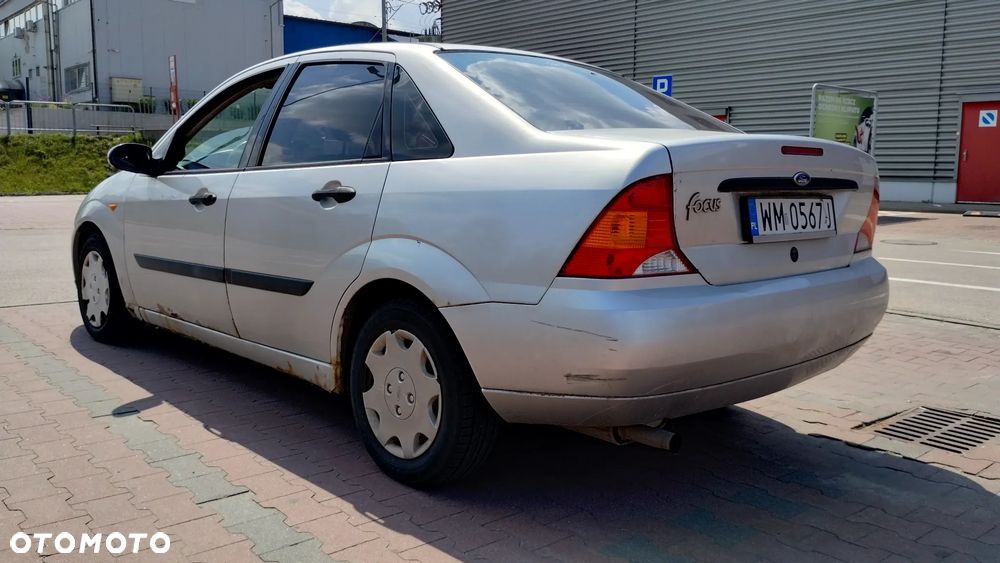 Ford Focus 1.6 Ambiente - 10