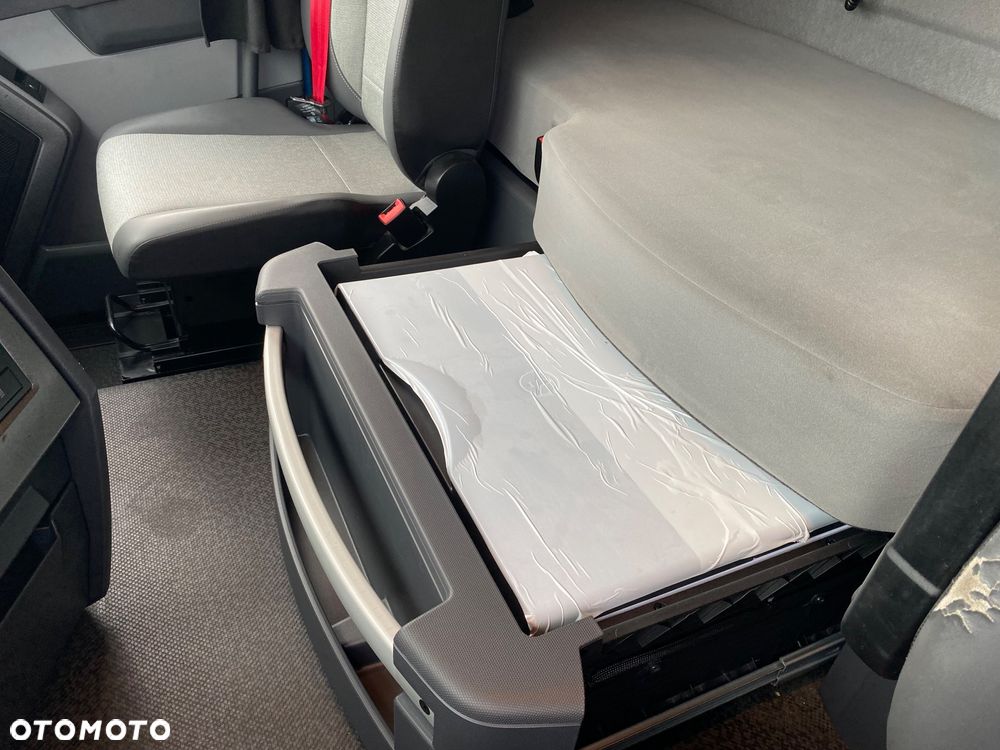 Renault T440 Sleeper Cab ADR - 10