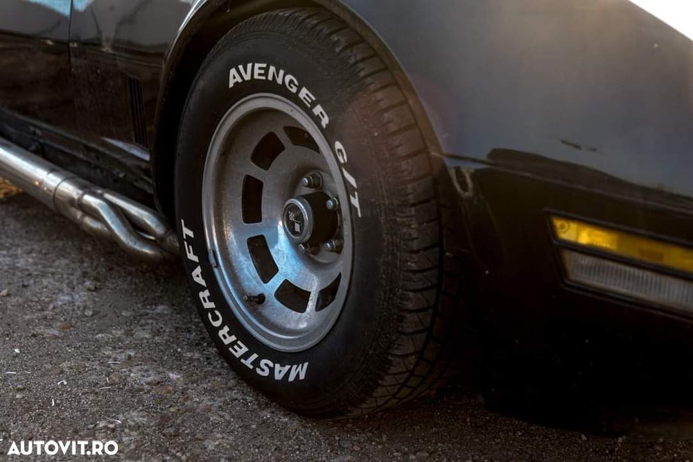 Chevrolet Corvette - 12