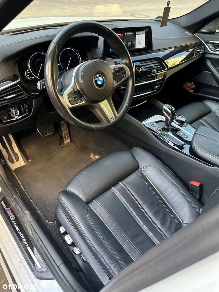 BMW Seria 5 M550i xDrive sport - 23