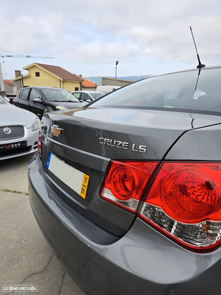 Chevrolet Cruze 1.6 LS - 25