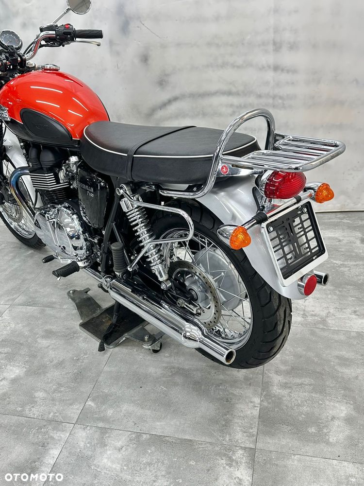 Triumph Bonneville - 30