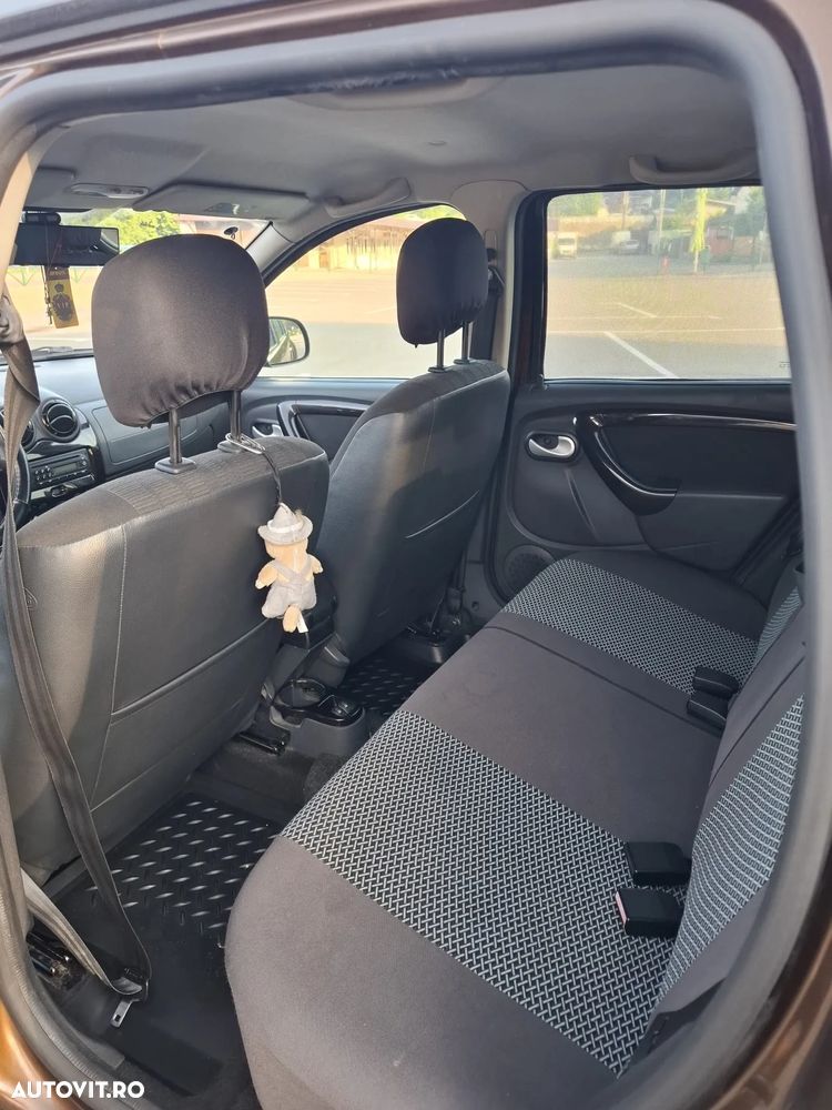 Dacia Duster 1.6 4x4 Laureate - 12
