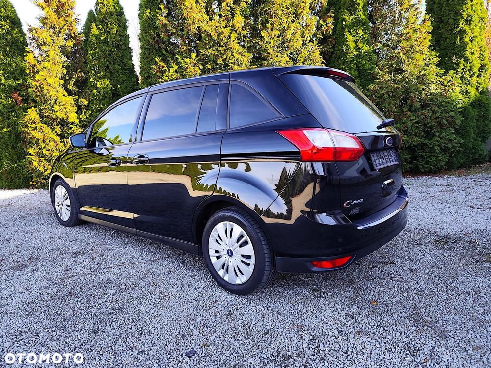 Ford Grand C-MAX - 36