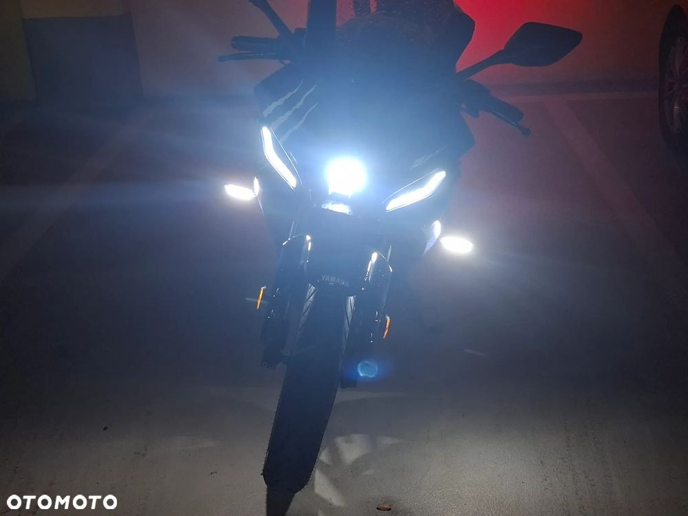 Yamaha YZF - 17