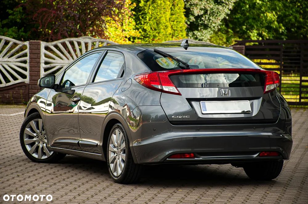 Honda Civic 1.8 i-VTEC Automatik Executive Black Edition - 3