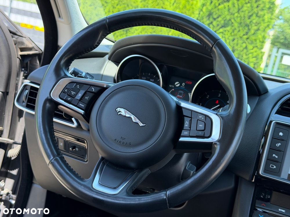 Jaguar F-Pace 20d AWD Prestige - 18