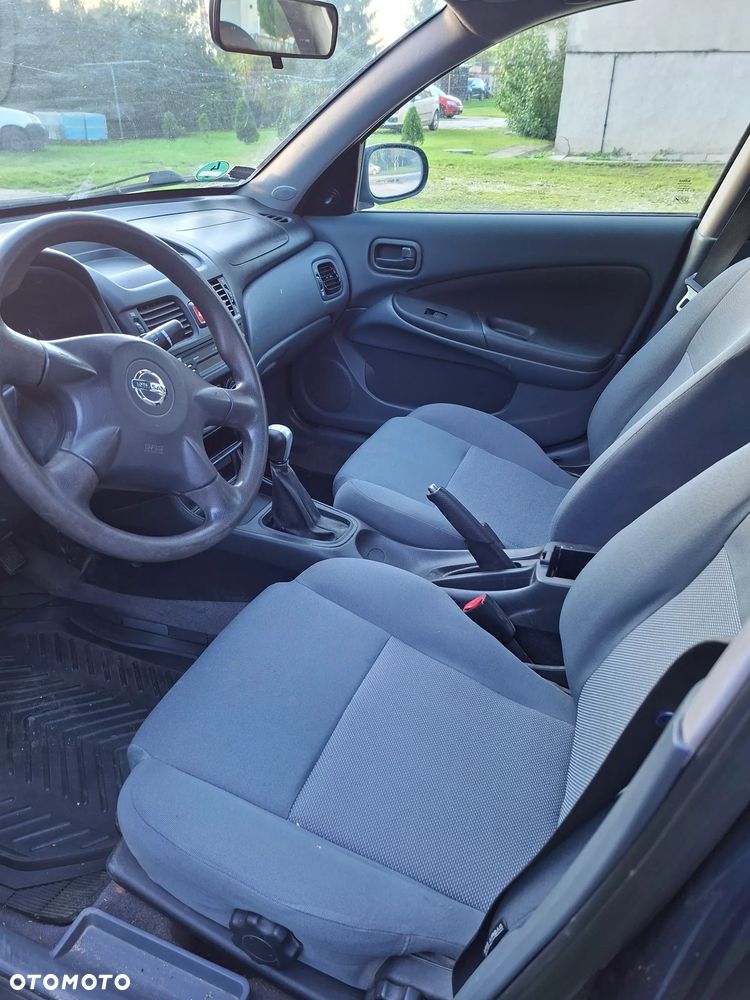 Nissan Almera 1.5 Base - 9