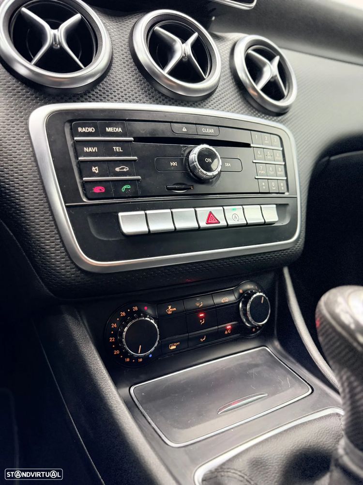 Mercedes-Benz A 180 d AMG Line - 16