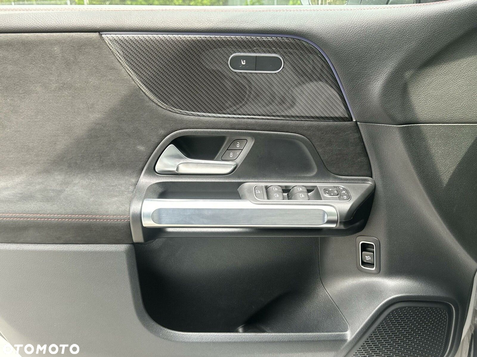 Mercedes-Benz GLB - 21