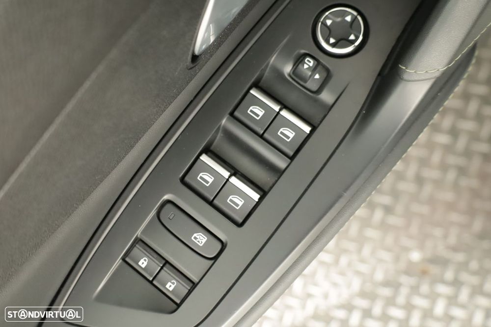 Peugeot 308 1.5 BlueHDi GT EAT8 - 19