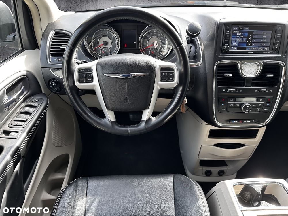 Chrysler Town & Country 3.6 Limited - 14
