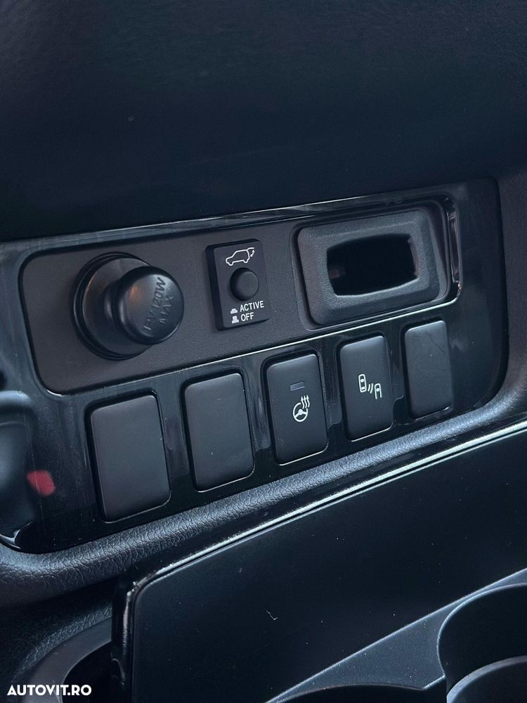 Mitsubishi Outlander - 11