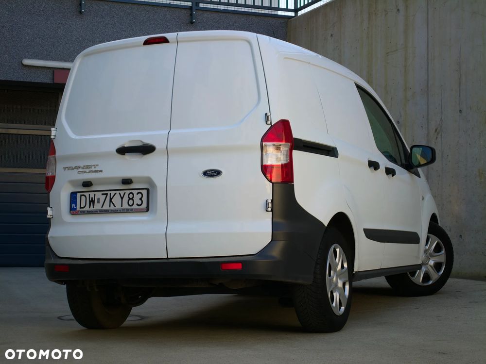 Ford Transit Courier - 13
